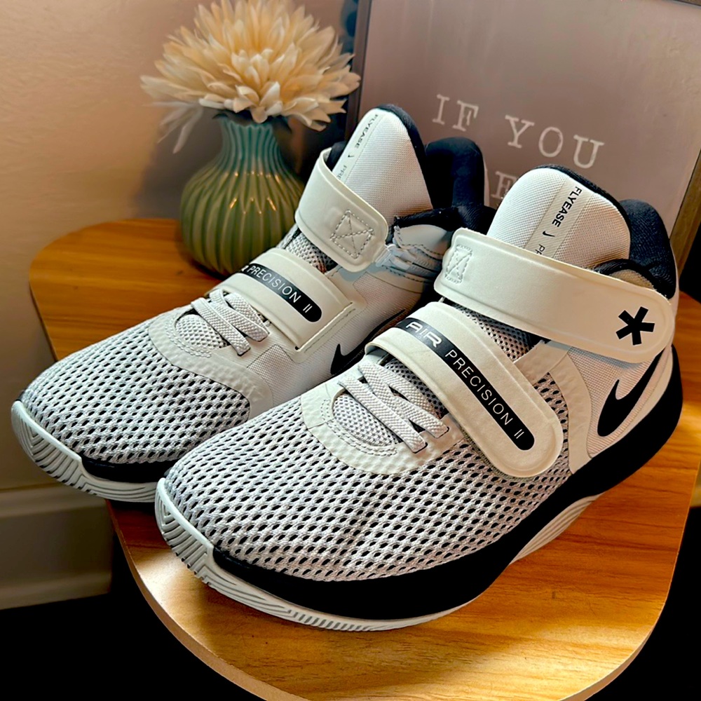 Nike Air Precision II Flyease Boy Tennis Shoe sz 7.5 Like New